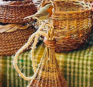 Willow Bird House (with roof)